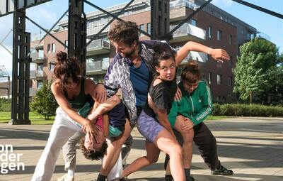 De Donderdagen | Circus- en straattheater | Detail Company speelt Tickled Pink