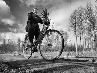 els-huart-annie-met-fiets-en-vlinder.jpg